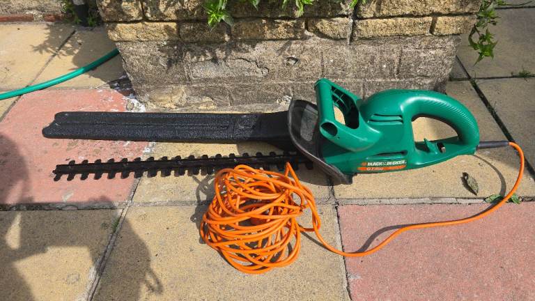 Black And Decker, Corded Electric Hedge Trimmer 