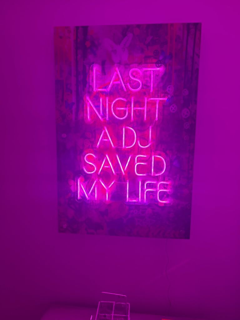 ***Led Neon wall light *** very large