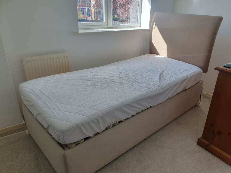 Rise and recline single bed in good working order