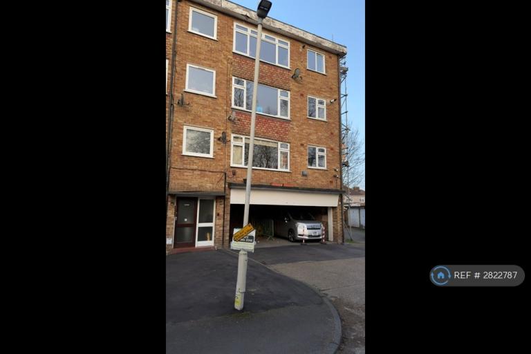 2 bedroom flat in Wisdons Close, Dagenham, RM10 (2 bed) (#2822787)