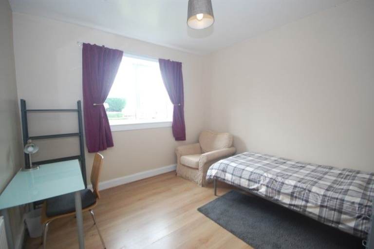 Single room - 4 bedroom flat v close to Ed Coll/Napier/HW