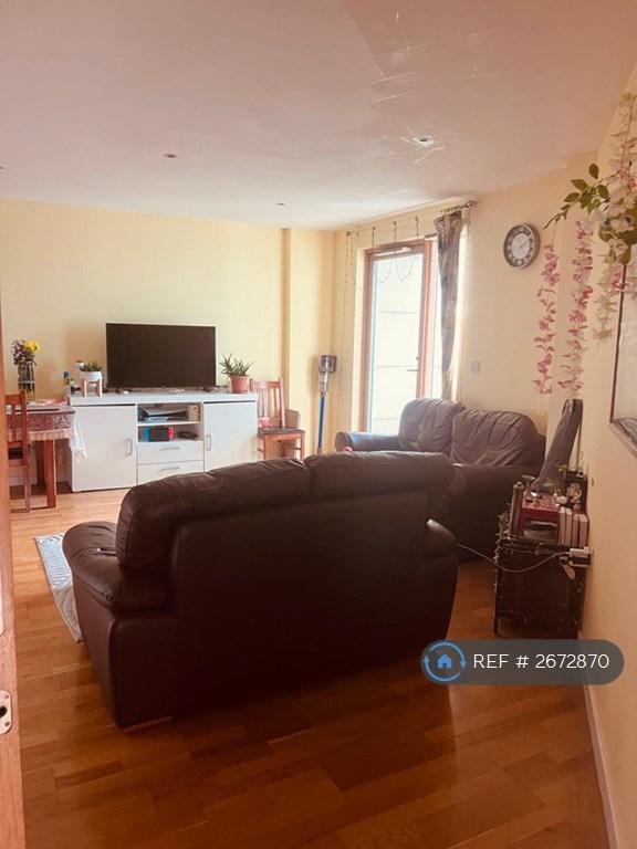 2 bedroom flat in Marsh Lane, Leeds, LS9 (2 bed) (#2672870)
