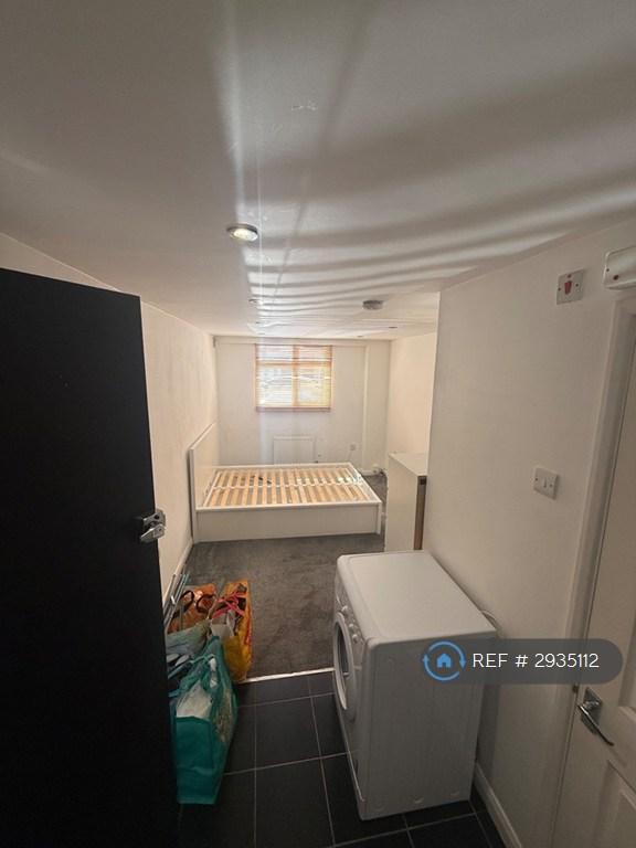 Studio flat in Bedford Road, London, N15 (#2935112)