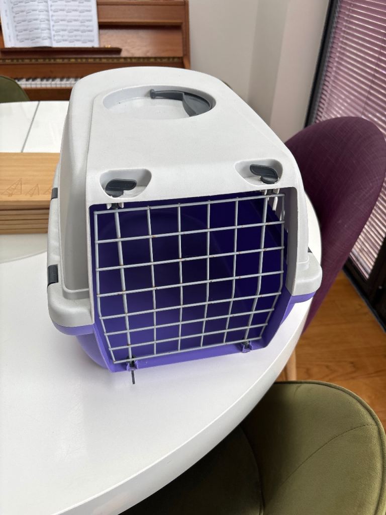 Cat/puppy carrier/ crate