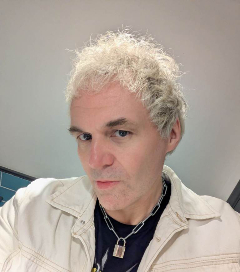 SINGER/LYRICIST SEEKING BAND IN THE LEEDS AREA