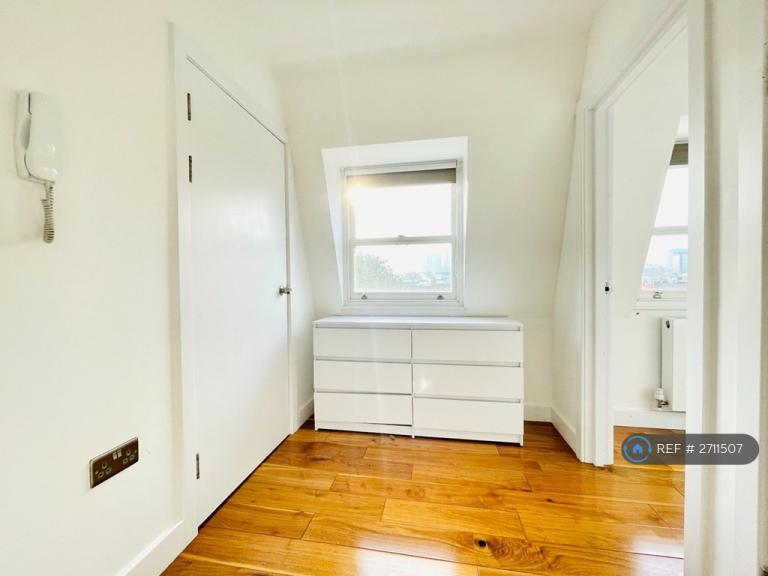 2 bedroom flat in Hoxton Street, London, N1 (2 bed) (#2711507)