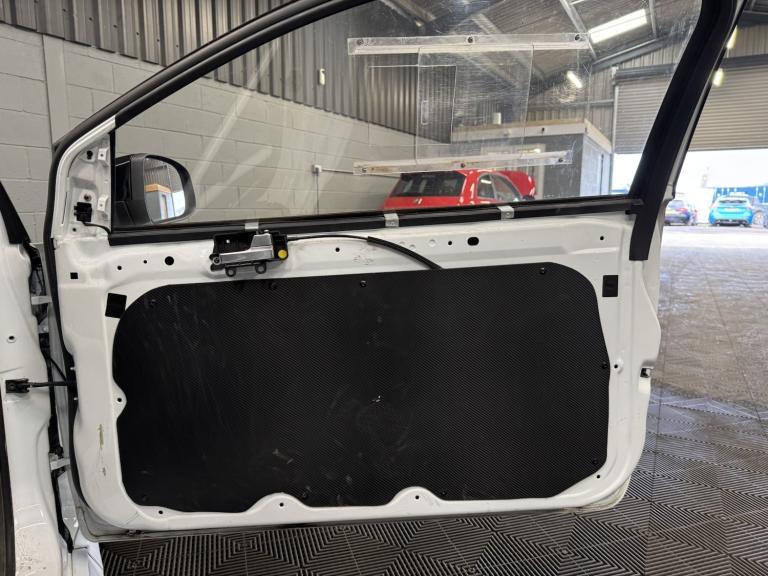 FORD FOCUS 2.5 RS White Manual Petrol 2009