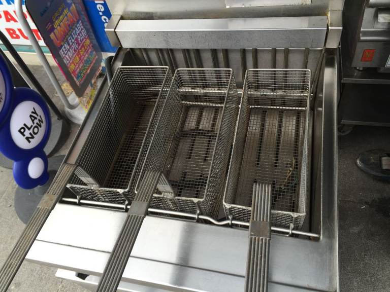 Commercial Stainless Steel Fryer TRIBLE  3  Baskets – Good Condition CAFE RESTAURANT CATERING 