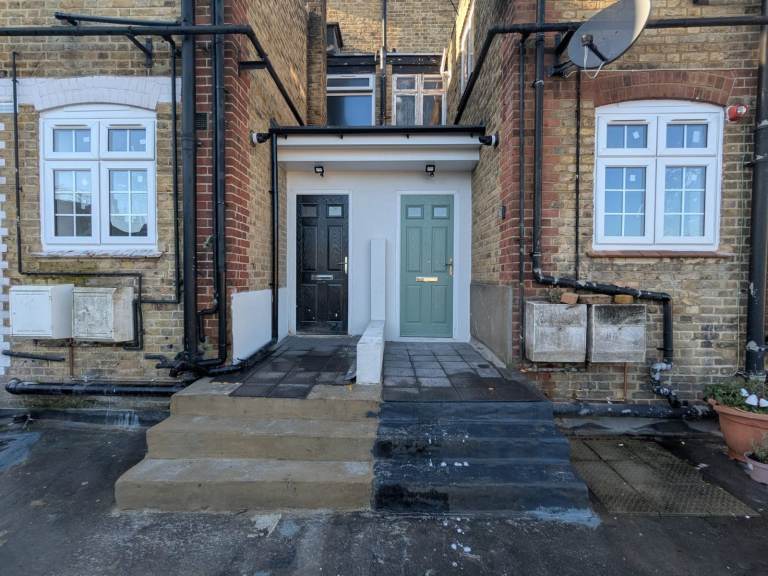 Newly refurbished first floor 2 bedroom maisonette opposite Southgate underground station