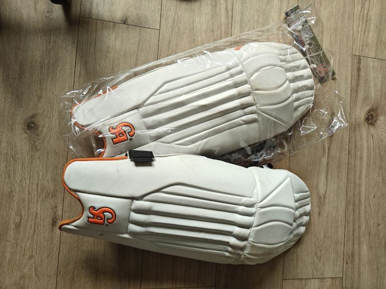 CA Plus 10000 - Cricket Batting Pads – Adult Size – Good Condition