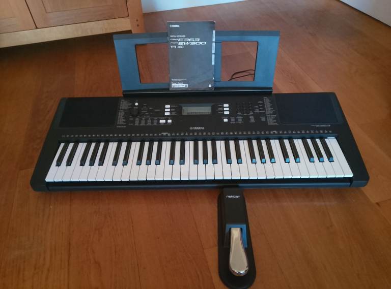 Yamaha PSR E363 keyboard and nektar sustain pedal