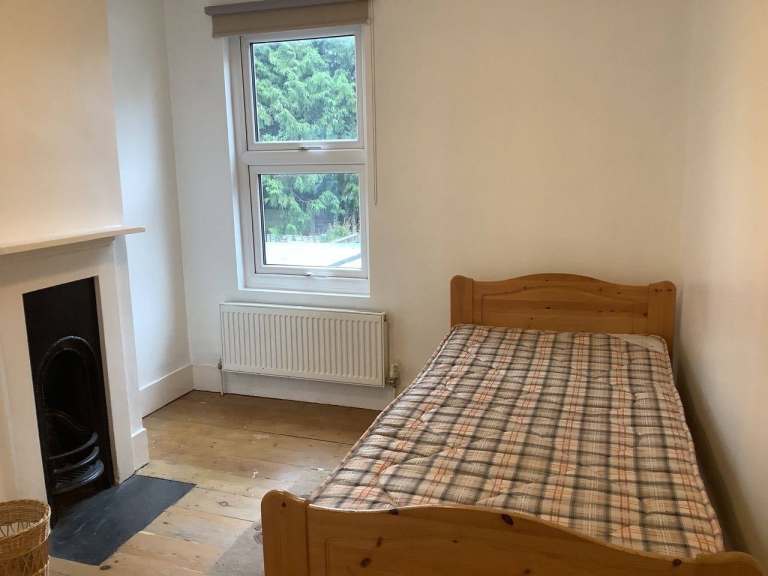 Singel room for rent in shared property 