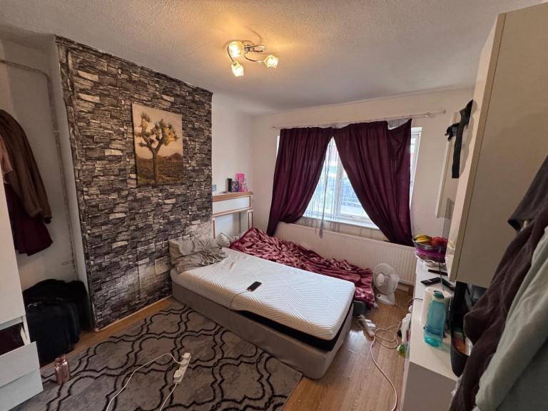 Double Room for Rent in Hayes - Southall