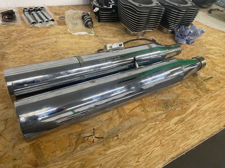 Genuine 2023 Harley-Davidson FLHTK Ultra Limited 114 Tenneco Exhaust Mufflers – 64900939 / 64900940