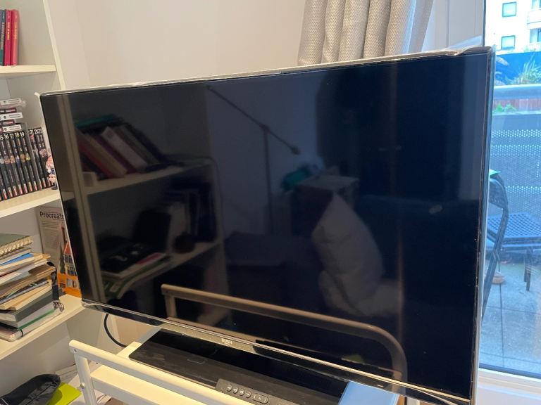 BUSH 32FHDCA 32-inch Full HD Smart TV with Remote