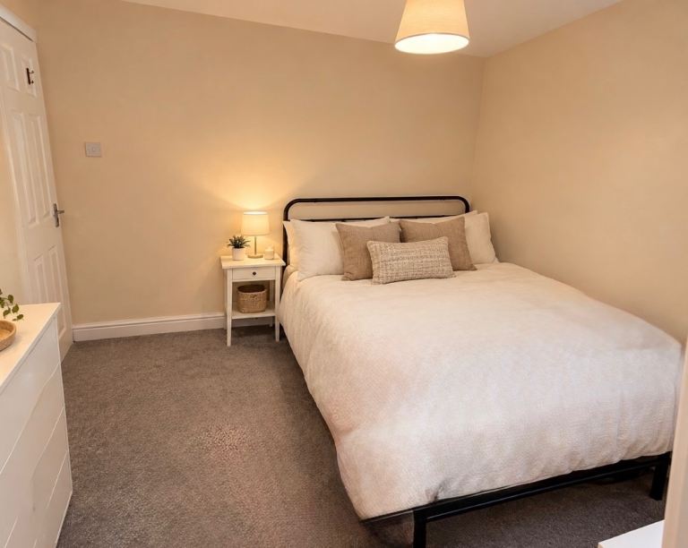 Double room fully furnished (NG5)