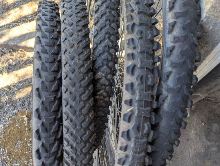5 used 26 inch tyres & inner tubes on 3 alloy front wheels.