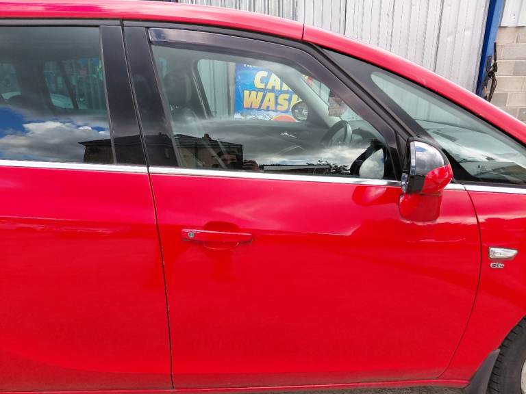 VAUXHALL ZAFIRA TOURER 2012-19 FRONT DRIVER SIDE DOOR , colour: 50B