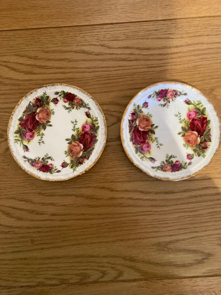 2 Trinket dishes Royal Albert Old Country Roses