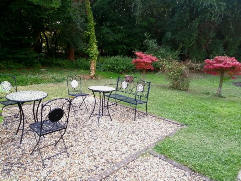 Large double room with ensuite bathroom available to rent immediately