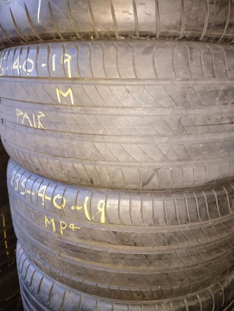 235 40 19 Matching pair of Michelin 