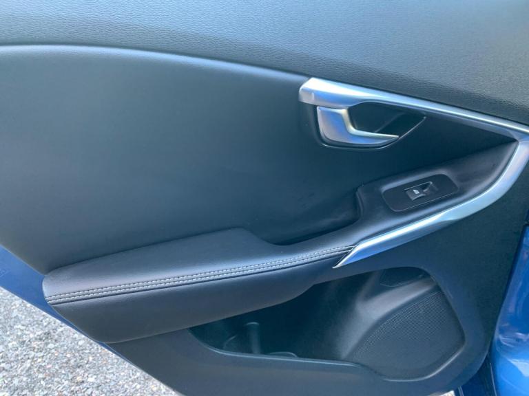 2016 Volvo V40 D2 [120] R DESIGN Nav Plus 5dr HATCHBACK DIESEL Manual