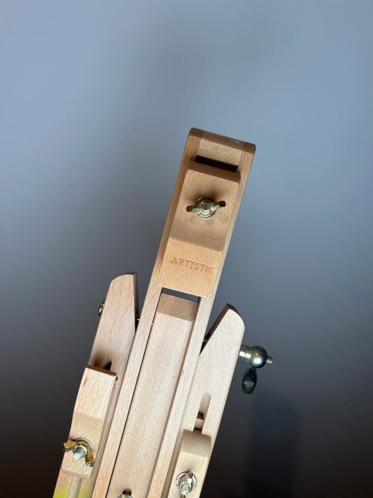 Artistic tripod easel