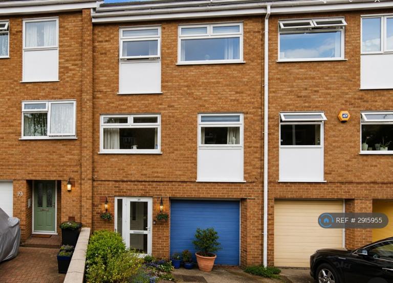 4 bedroom house in Frating Crescent, Woodford Green, IG8 (4 bed) (#2915955)