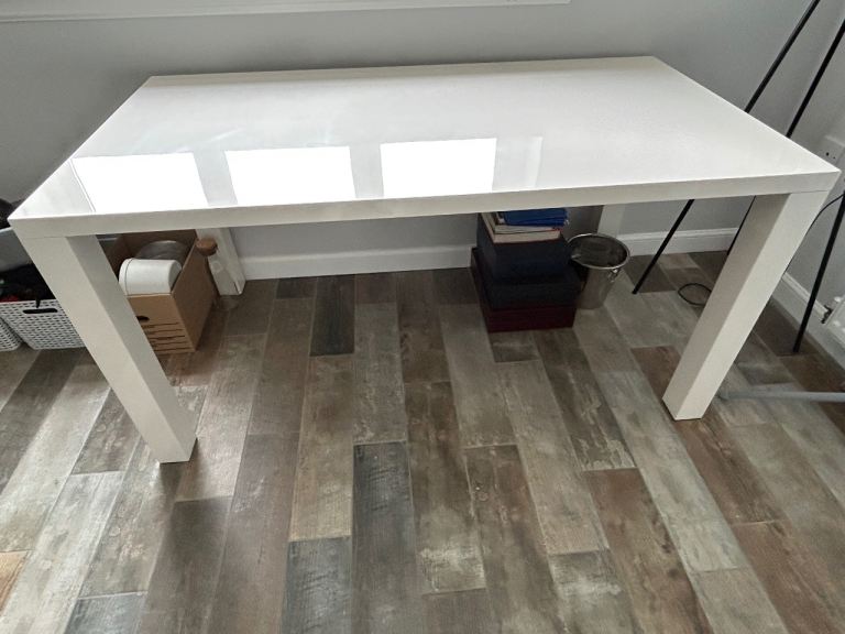 White Gloss Dining Table – Fair Condition