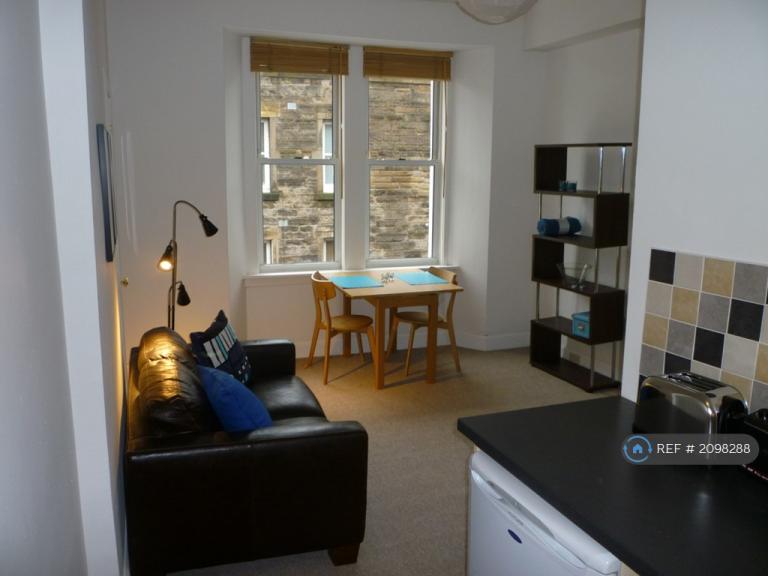 1 bedroom flat in Lyne Street, Edinburgh, EH7 (1 bed) (#2098288)