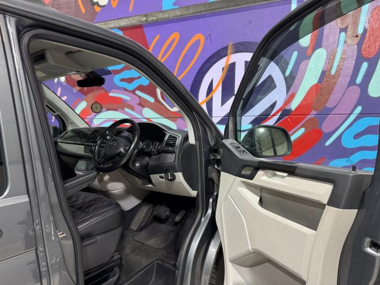 2017 Volkswagen Transporter 2.0 TDI BMT 204 Highline Kombi / Camper Van DSG Crew Van Diesel Autom...