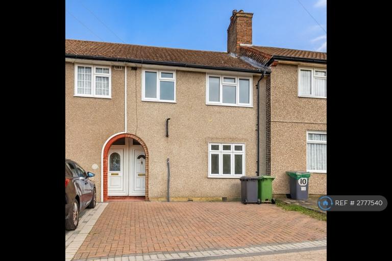 3 bedroom house in Reigate Road, London, BR1 (3 bed) (#2777540)