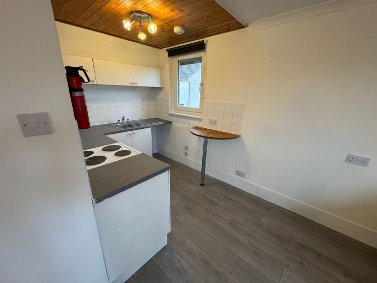Studio Flat 94 Alyth Drive Polmont available for immediate rent