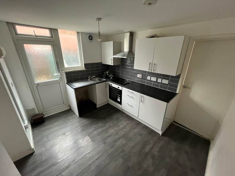 Two bedroom Flat has come available in Eastleigh near town centre and train station