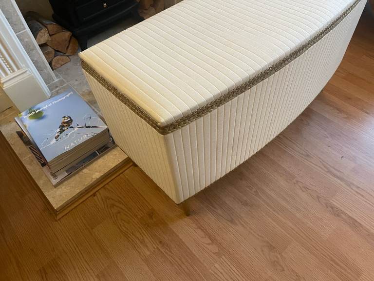 Fantastic original 1970s Ottoman in Cream and Gold - delivery is possible