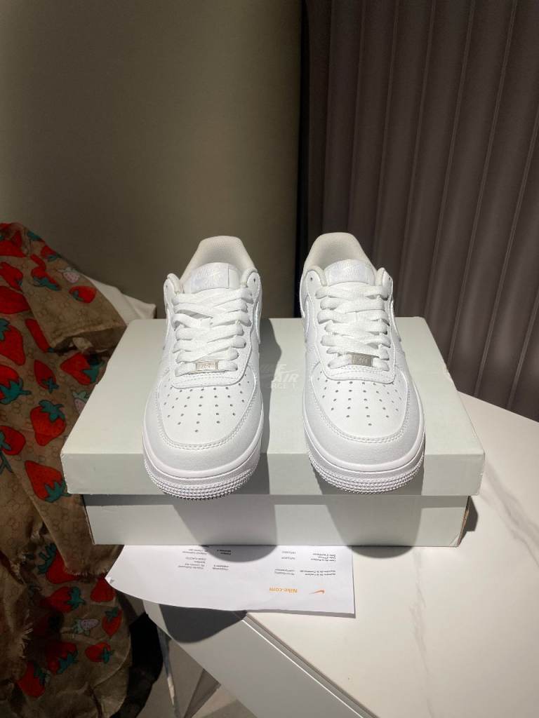 Nike Air Force 1 Low '07 White Size 7.5