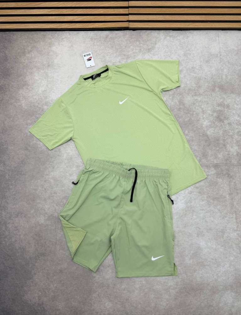 Nike mens short set pre loved 