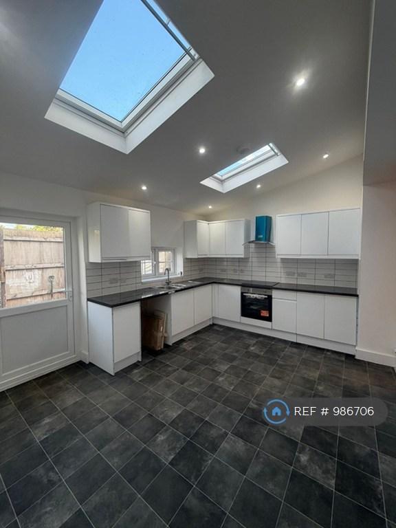 5 bedroom house in Galpins Road, Thornton Heath, CR7 (5 bed) (#986706)