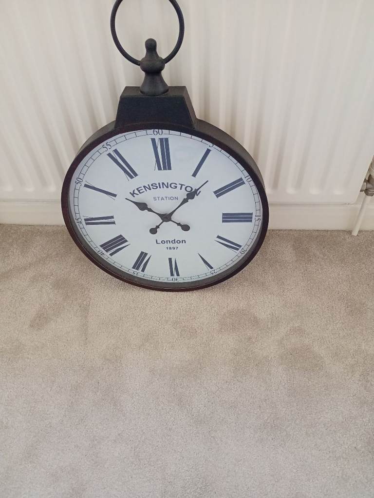 Large wall clock 