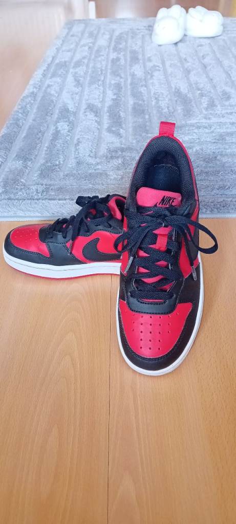 Junior Size 3 Black & Red Nike Trainers 