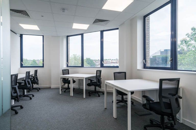 Ipswich - IP1 1UR \ Fully Furnished Office with 5 Desks
