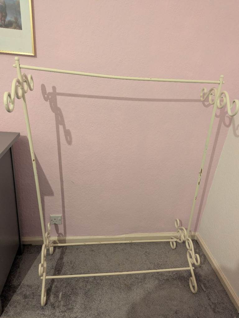 Clothing rack
