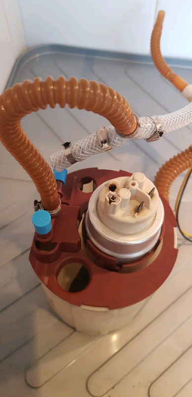 Porsche 996 turbo fuel pump and swirl pot