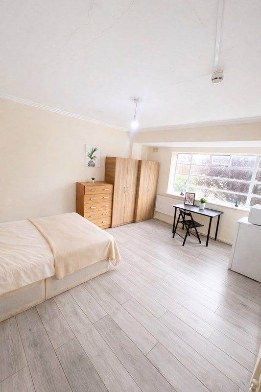 LOVELY DOUBLE ROOM IN SHEPHERD'S BUSH - ALL BILLS INCLUDED ⭐