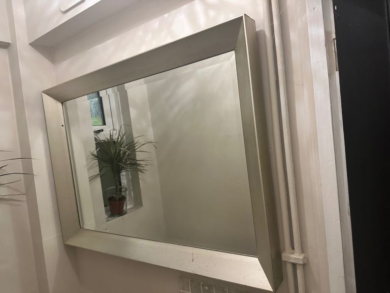 Large mirror 