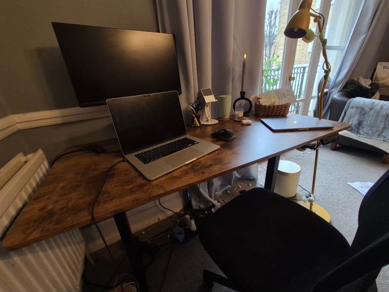 Standing adjustable work desk