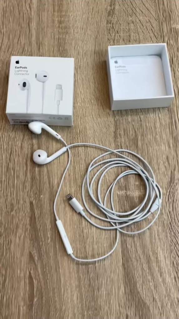Apple EarPods with Lightning Connector - Wired In-Ear Headphones for iPhone, iPad, and iPod