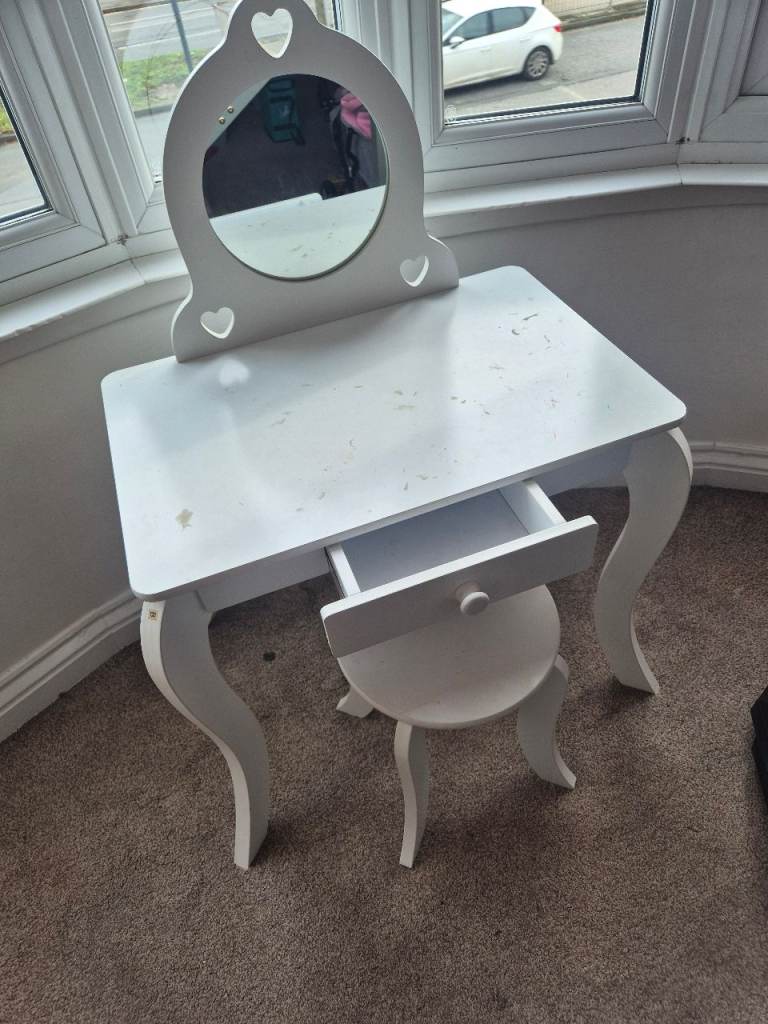 Childrens Dressing Table