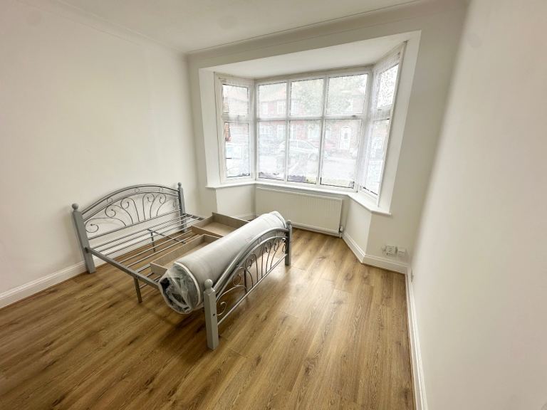 Double room to rent in NW9 (Bills included) 