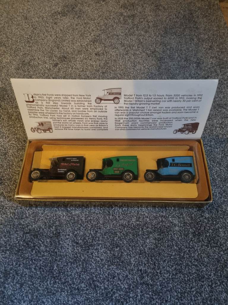 Corgi Transport of the 30's 3 ford model T vans